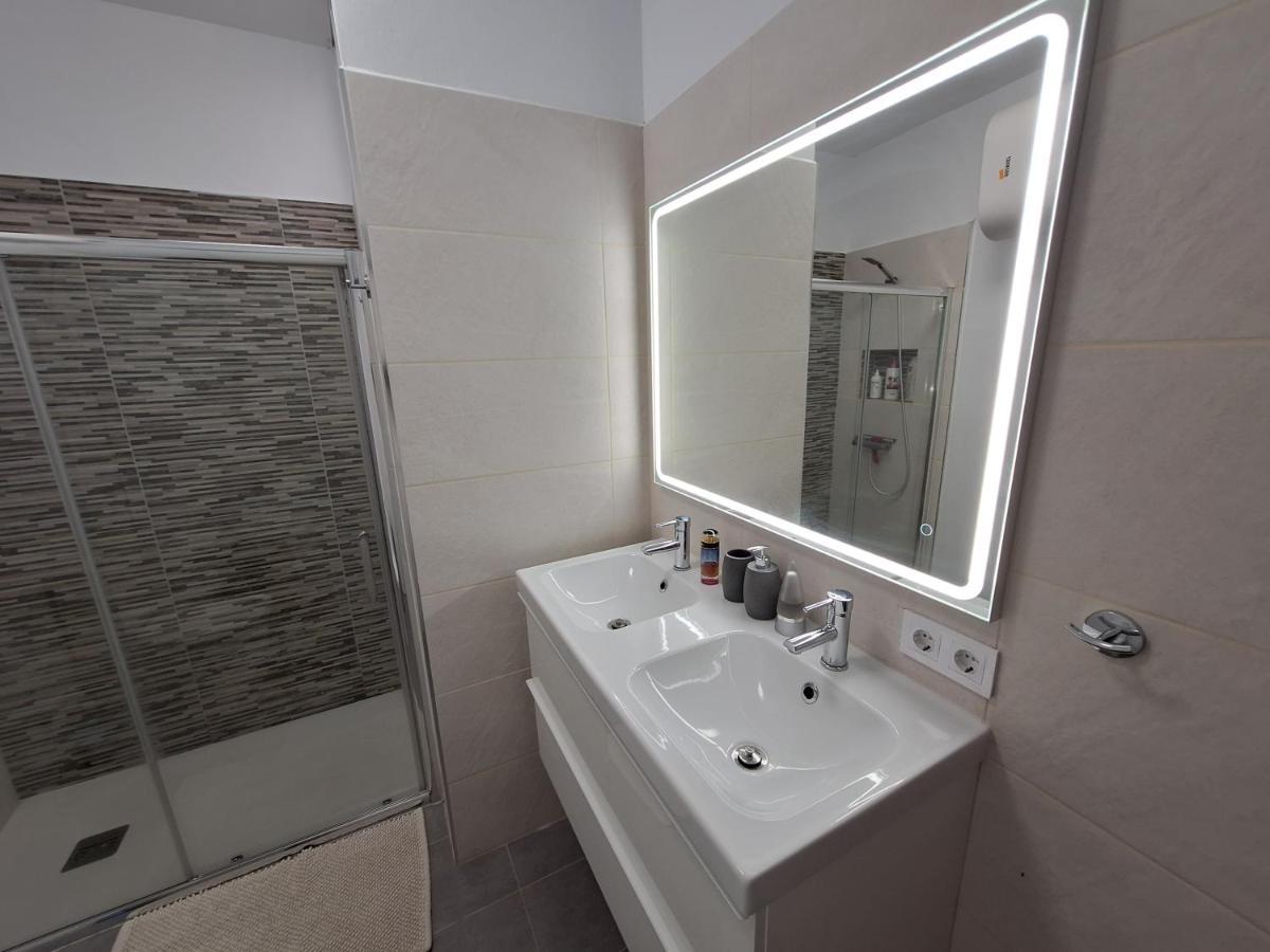 Habitacion Con Bano Privado En Un Piso Con Familia サンタ・クルス・デ・ラ・パルマ スペイン エクステリア 写真